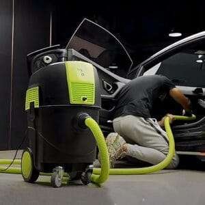 ONYX COATING Installer Cleaning car Interior